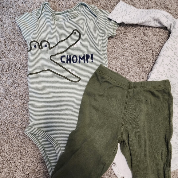 Carter's 9-month matching set - Picture 2 of 4